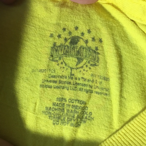 *NEW* Universal Studios Minion Tshirt size L - Picture 2 of 3